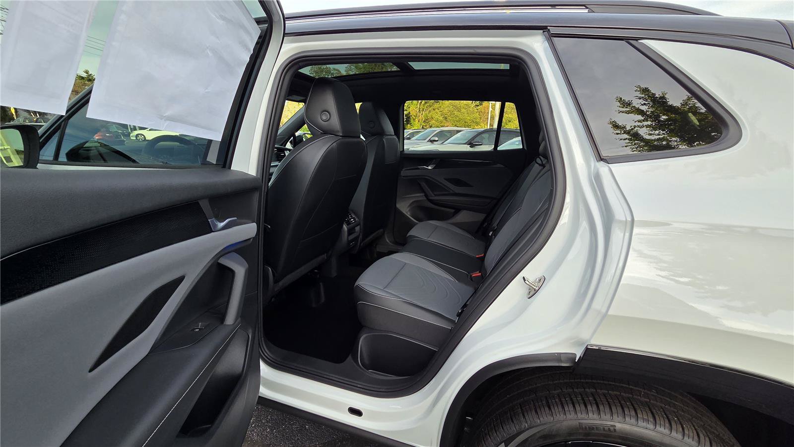 New 2026 Volkswagen Tiguan SE R-Line AWD/4WD image 28