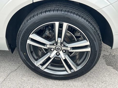 Used 2019 Volvo XC60 T5 Momentum w/ Multimedia Package AWD/4WD image 19
