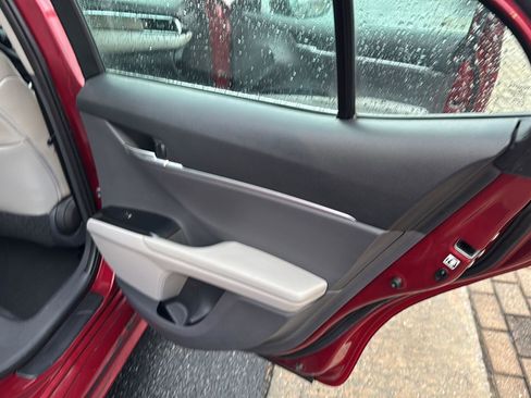 Used 2018 Toyota Camry SE w/ Convenience Package image 13