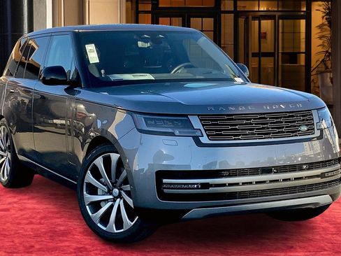 New 2025 Land Rover Range Rover SE image 3