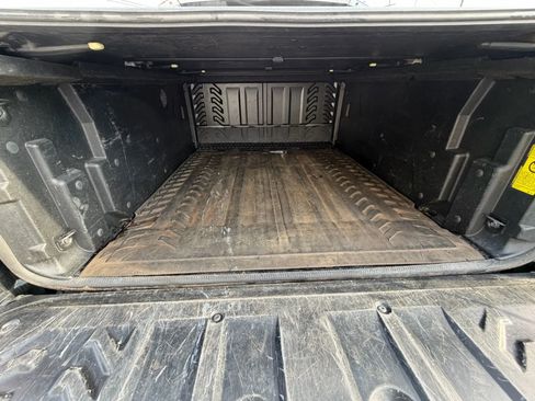 Used 2011 Chevrolet Avalanche LTZ image 18