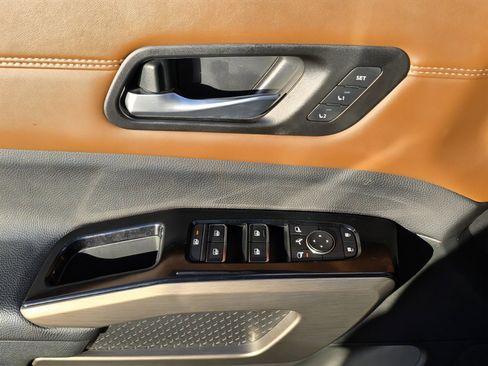 Used 2023 Nissan Pathfinder Platinum image 13