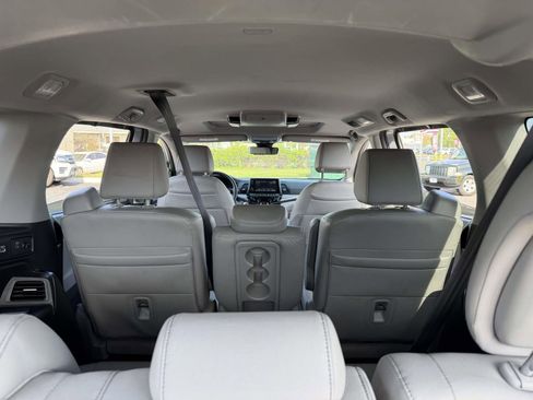 Used 2023 Honda Odyssey Touring image 12
