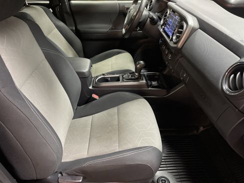 Used 2020 Toyota Tacoma TRD Off-Road image 35