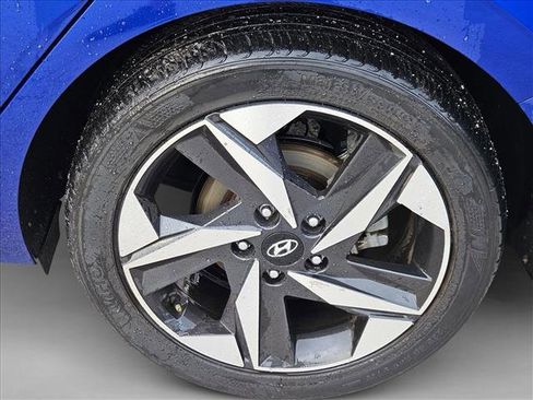 Used 2023 Hyundai Elantra SEL w/ Convenience Package FWD image 4