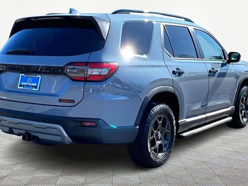 Certified 2024 Honda Pilot TrailSport image 5