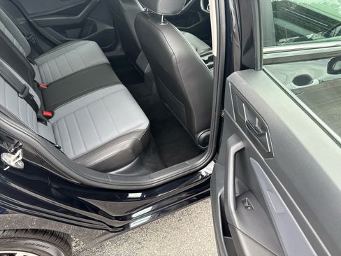 Used 2025 Volkswagen Jetta SE FWD image 18