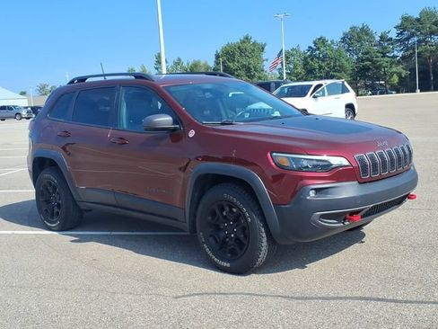Used 2019 Jeep Cherokee Trailhawk w/ Cold Weather Group AWD/4WD image 3
