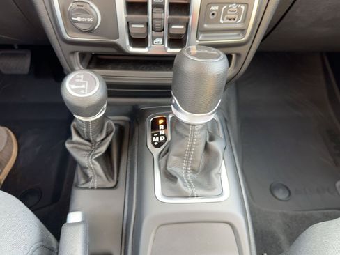 New 2025 Jeep Gladiator Sport AWD/4WD image 20