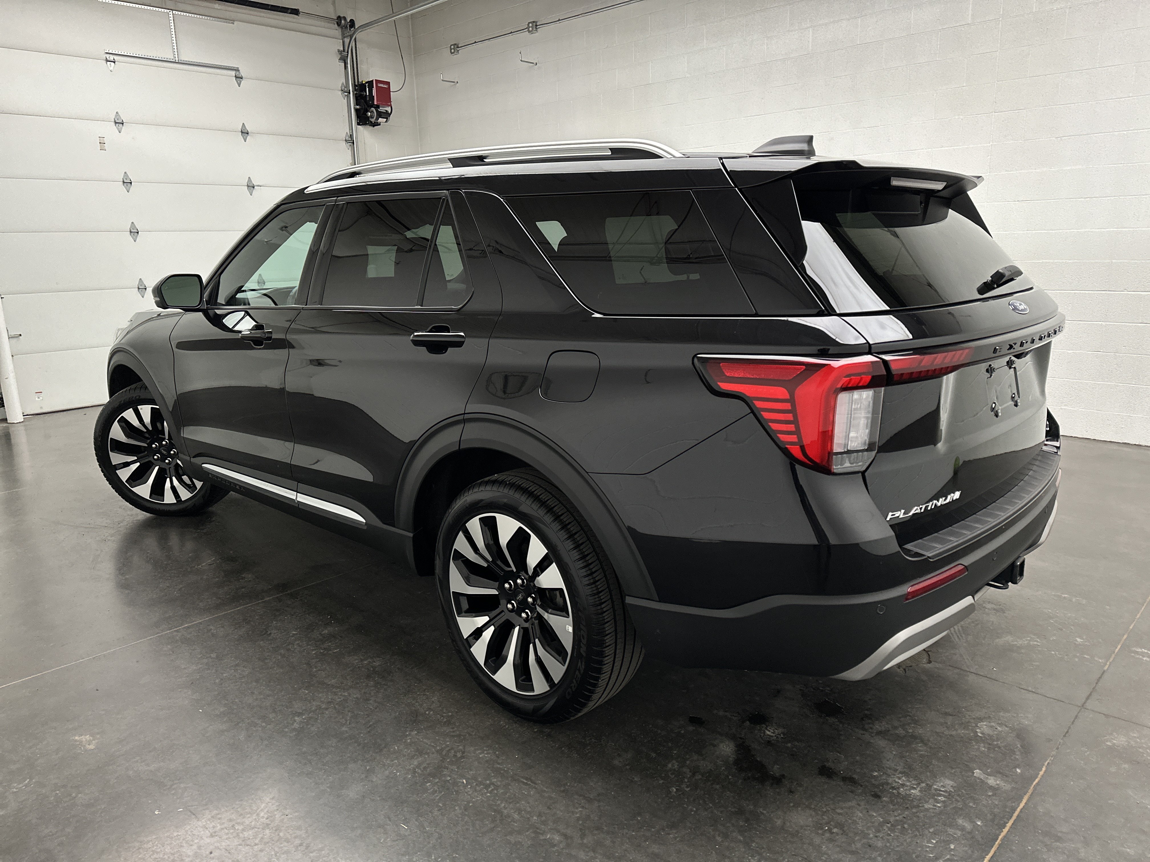 Used 2025 Ford Explorer Platinum w/ LUX Leather Package AWD/4WD image 7