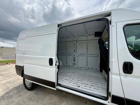 Used 2023 RAM ProMaster 2500 FWD image 12
