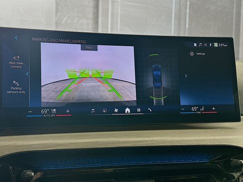 Used 2025 BMW 330i Sedan image 23