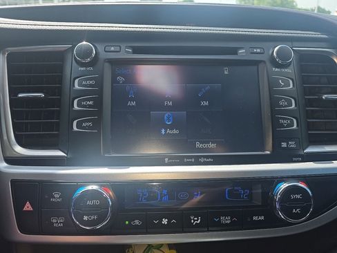 Used 2016 Toyota Highlander XLE FWD image 12