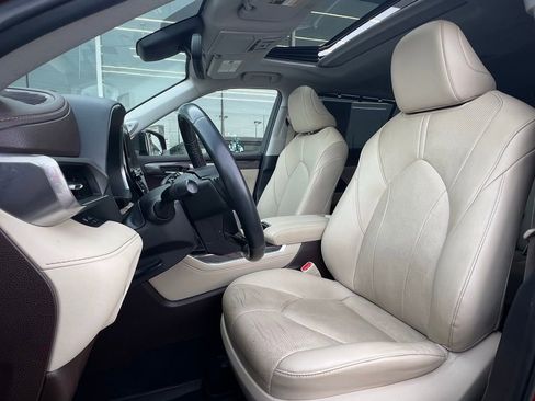 Used 2020 Toyota Highlander Limited image 14