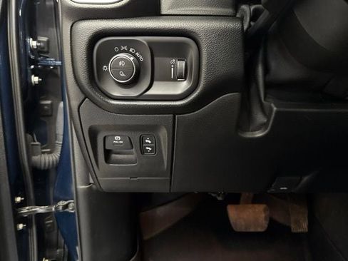 Used 2020 RAM 1500 Big Horn AWD/4WD image 27
