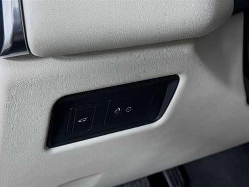 Used 2021 Jaguar F-PACE S image 11