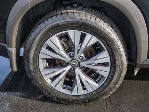 Used 2023 Nissan Rogue SV w/ SV Premium B Package image 8