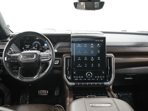 Used 2025 GMC Yukon Denali Ultimate AWD/4WD image 19