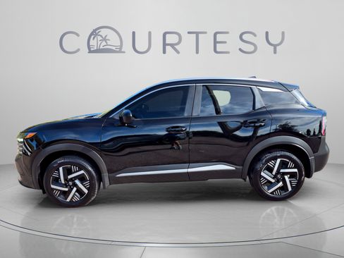 Used 2026 Nissan Kicks SV FWD image 2