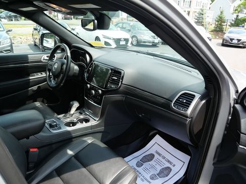 Used 2020 Jeep Grand Cherokee Limited AWD/4WD image 29