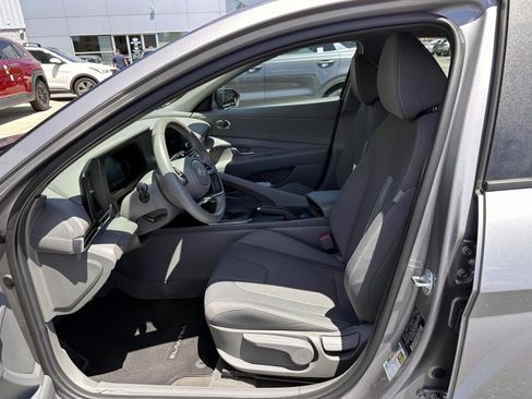 Used 2025 Hyundai Elantra Sport FWD image 12