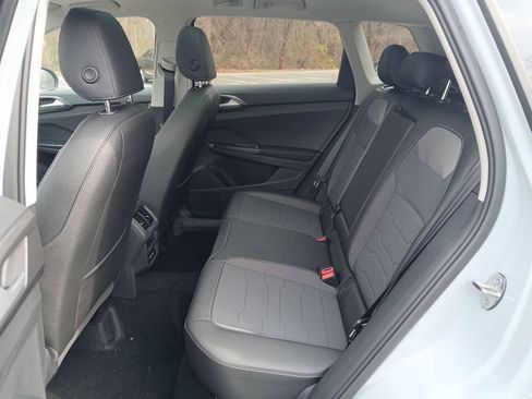 New 2026 Volkswagen Taos SE image 24