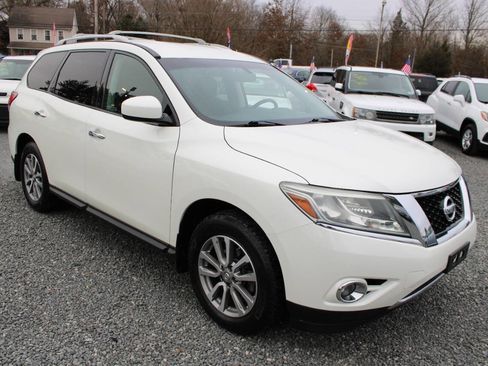 Used 2015 Nissan Pathfinder SV image 4