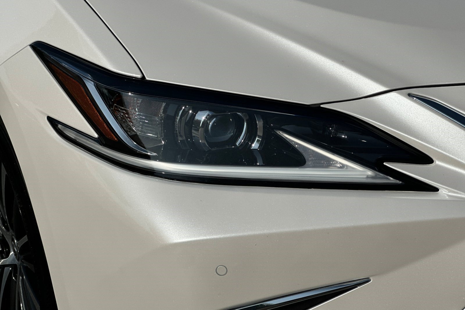 Certified 2025 Lexus ES 300h w/ Premium Package FWD image 13