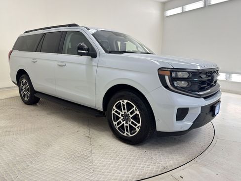 Used 2025 Ford Expedition Max Active AWD/4WD image 7