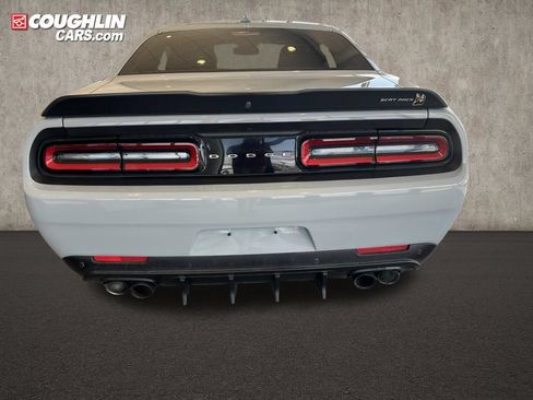 Used 2022 Dodge Challenger R/T Scat Pack w/ Shaker Package RWD image 5