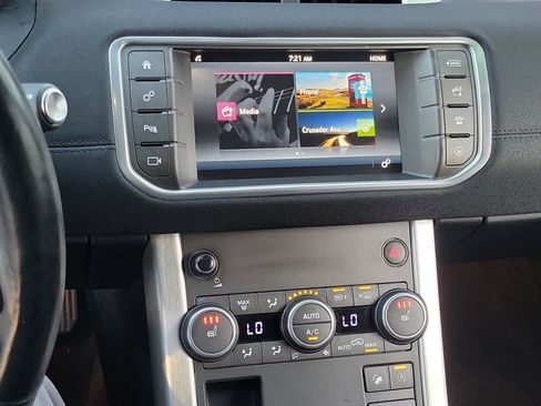 Used 2017 Land Rover Range Rover Evoque SE image 11