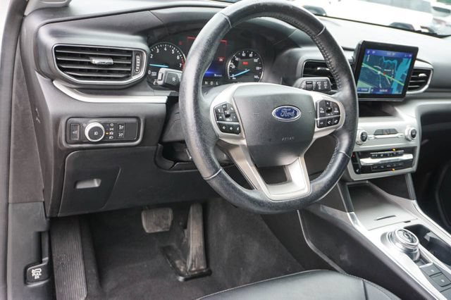 Used 2022 Ford Explorer XLT w/ Equipment Group 202A AWD/4WD image 11