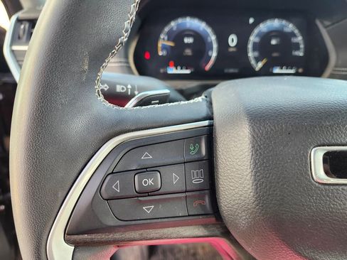 Used 2023 Jeep Grand Cherokee L Limited w/ Black Appearance Package image 17