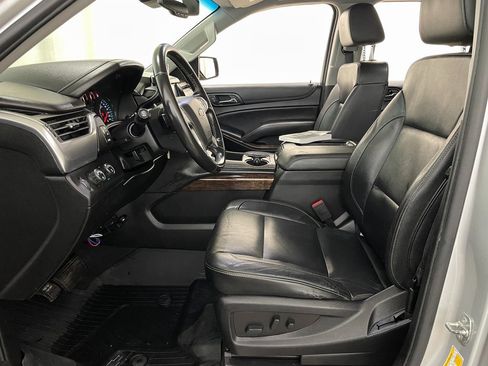 Used 2019 Chevrolet Suburban LT image 8