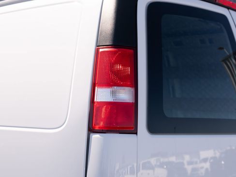 Used 2023 GMC Savana 2500 w/ Driver Convenience Package image 18