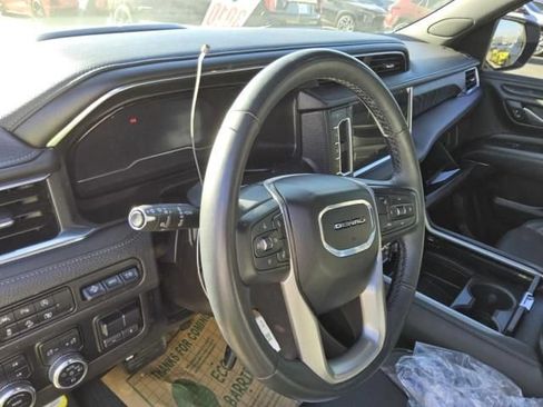 Used 2023 GMC Yukon XL Denali AWD/4WD image 7