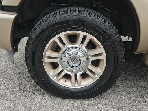 Used 2011 Ford F250 King Ranch w/ FX4 Off Road Pkg AWD/4WD image 9