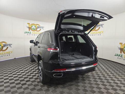 Used 2023 Jeep Grand Cherokee Overland AWD/4WD image 33