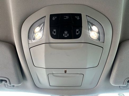 Used 2023 Chrysler Pacifica Touring-L FWD image 30