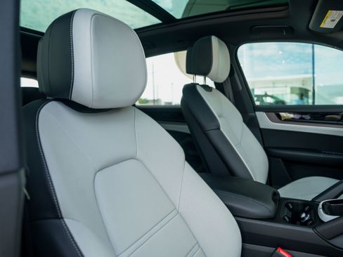 Certified 2025 Porsche Cayenne E-Hybrid image 35