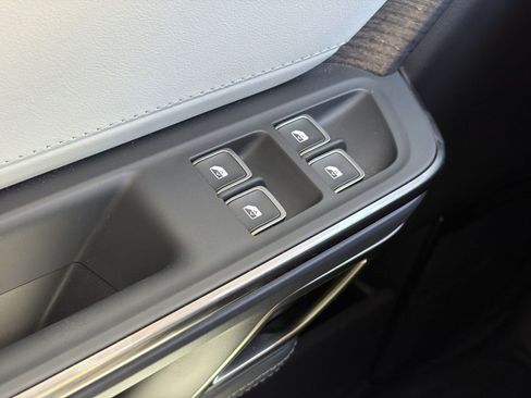 Used 2023 Rivian R1S Adventure AWD/4WD image 14