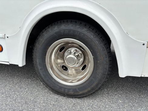 Used 2015 Chevrolet Express 4500 w/ Shuttle Bus Package image 43