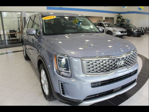 Used 2021 Kia Telluride LX AWD/4WD image 3