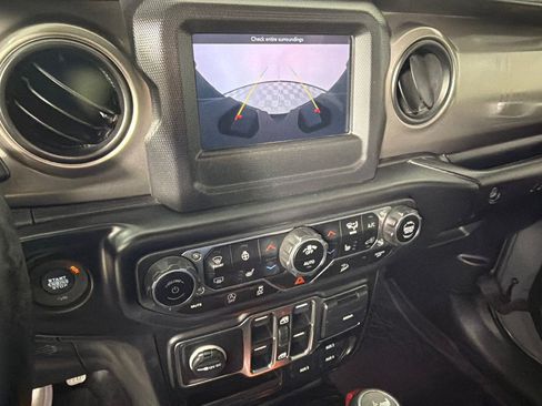 Used 2021 Jeep Wrangler Unlimited Sport AWD/4WD image 18