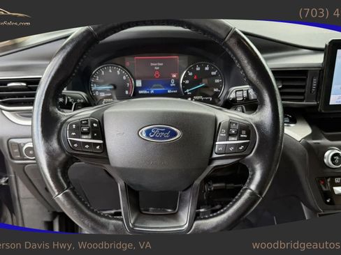 Used 2020 Ford Explorer XLT w/ Equipment Group 202A AWD/4WD image 17