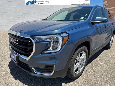 Used 2024 GMC Terrain SLE AWD/4WD image 1