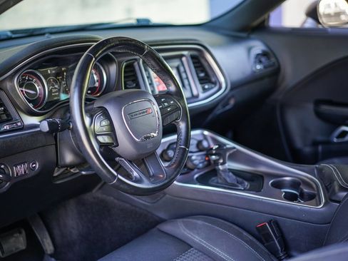 Used 2016 Dodge Challenger SXT image 17