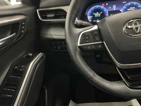 Used 2024 Toyota Highlander Limited image 10