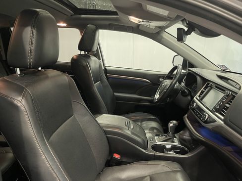 Used 2018 Toyota Highlander Limited image 16