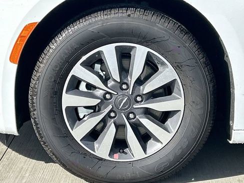 New 2024 Chrysler Pacifica Select image 10